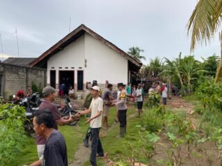 Angin Puting Beliung Terjang Rumah diDesa Braja Asri, Team Satgas Bencana Polres Lampung Timur Turun Kelokasi