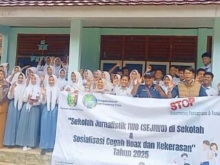 IWO Bekali Jurnalistik Dasar Menulis Kreatif di Sekolah Lampung Timur