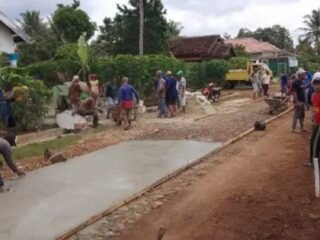 Warga Dusun Nogosari Bangun Jalan Secara Swadaya