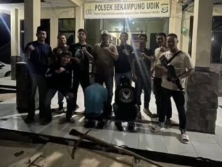 Polsek Sekampung Udik Amankan Dua Pelaku Pencuri Buah Sawit