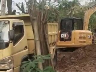 Lagi-Lagi, Diduga Galian C Keruk Tanah Di  Kecamatan Labuhan Maringgai  Tidak Mengantongi Izin Lingkungan .