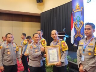Kapolres Lampung Timur Raih Penghargaan Pelayanan Prima dari Kapolda Lampung
