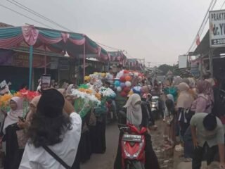 Meriah! Warga Pugung Raharjo Gelar Pawai Bunga Telur Sambut Maulid Nabi 1448 H